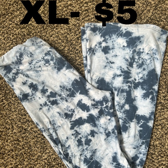 Clothes - Picture 2 of 8